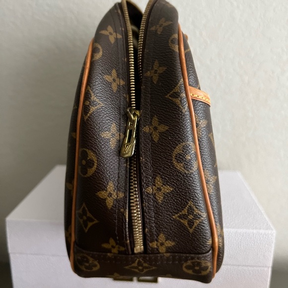LOUIS VUITTON Trouville Monogram with LV strap - Picture 7 of 11